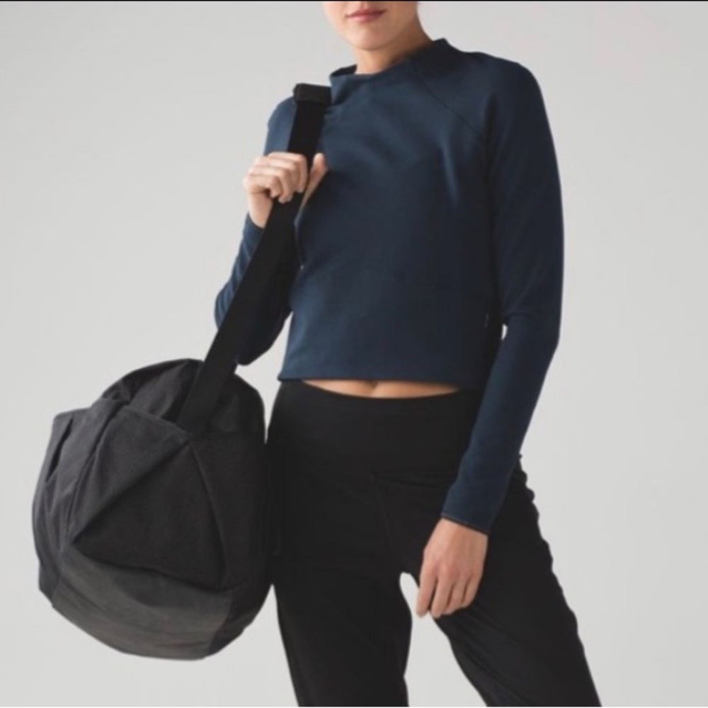 ⭐️ Host Pick ⭐️ Lululemon Hill And Valley Mock Neck